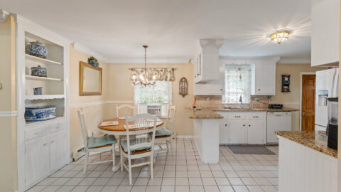 33 Hope Ave, Warwick, Ri 02889