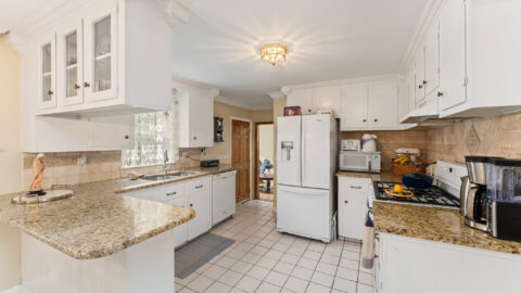 33 Hope Ave, Warwick, Ri 02889