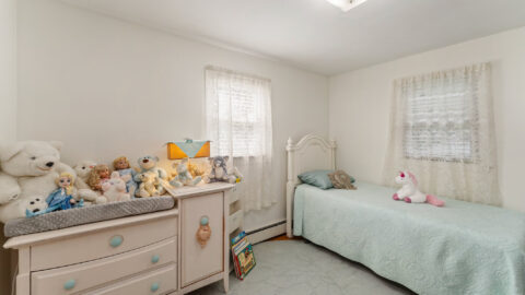 33 Hope Ave, Warwick, Ri 02889