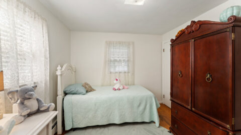 33 Hope Ave, Warwick, Ri 02889