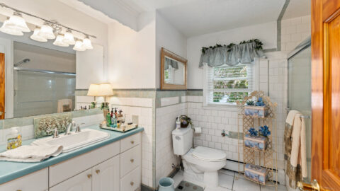 33 Hope Ave, Warwick, Ri 02889