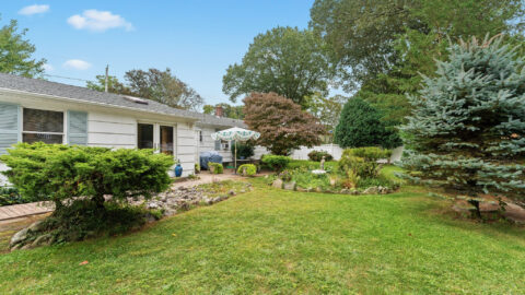 33 Hope Ave, Warwick, Ri 02889