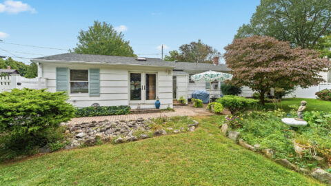 33 Hope Ave, Warwick, Ri 02889