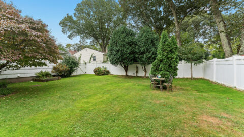 33 Hope Ave, Warwick, Ri 02889