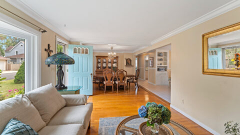 33 Hope Ave, Warwick, Ri 02889